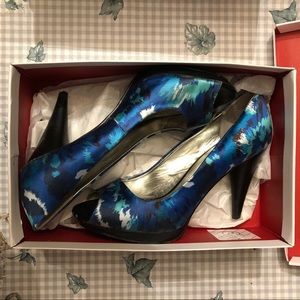 Style and co. Floral peep toe heel
